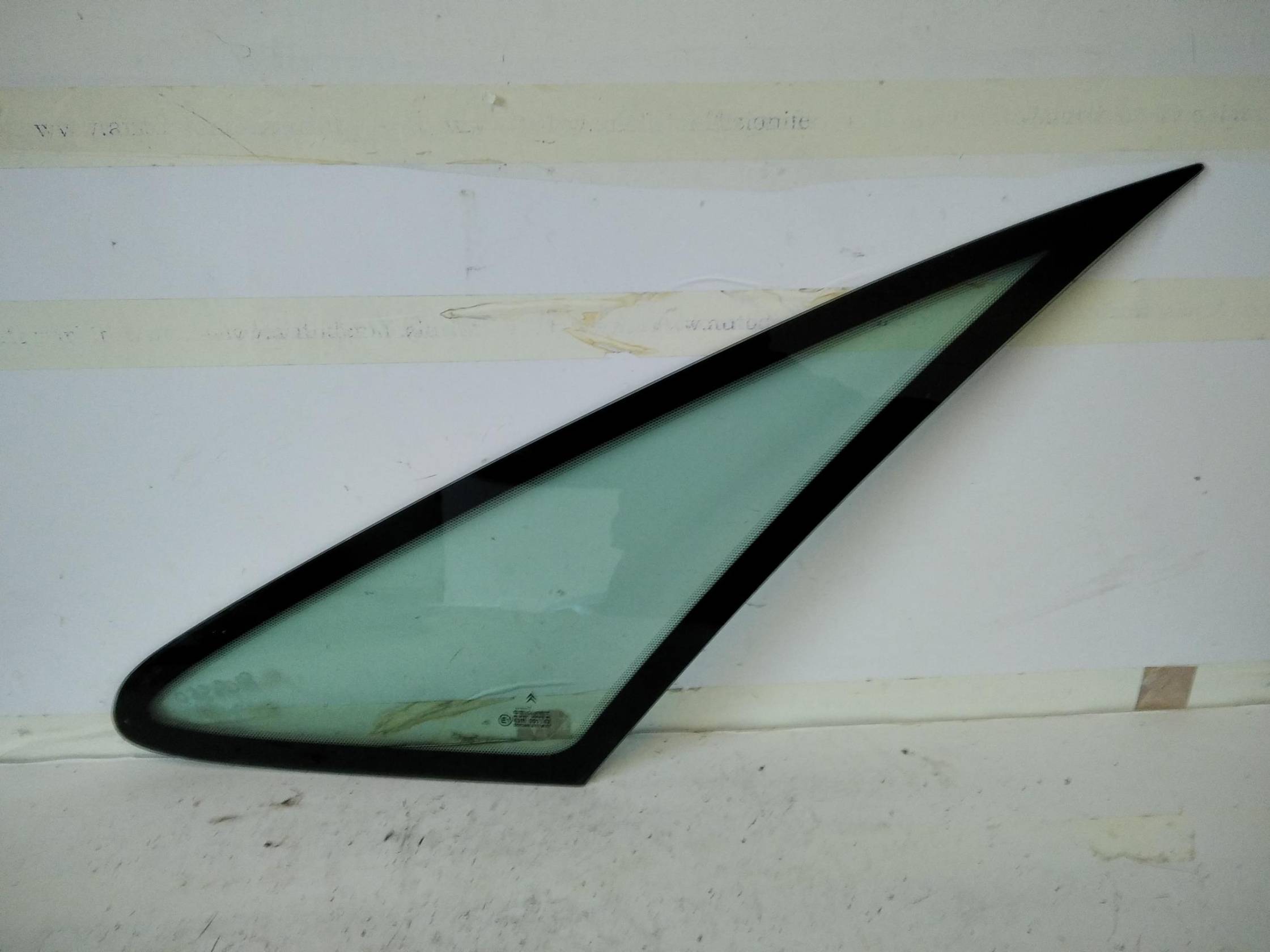 Fisso parafango ant. sx.